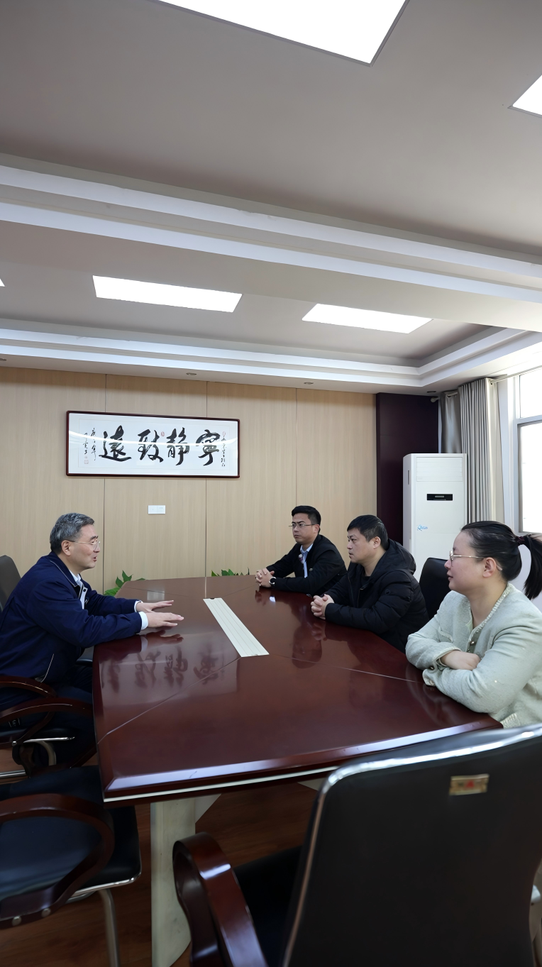 Jiangxi Hongdu Preciosion Machinery, şehir hükümet liderlerini ziyaret etmeye, inceleme yapmaya ve yüksek kaliteli kalkınmanın yeni bir bölümünü birlikte keşfetmeye davet ediyor